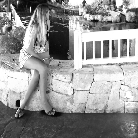 Meet your Posher, Np - Picture 1 of 1